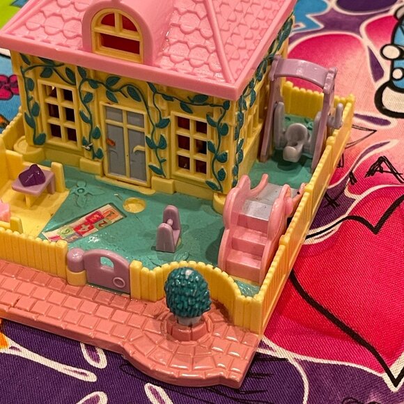 Vintage 1994 Bluebird Polly Pocket Pollyville Nursery School Doll House - Picture 6 of 9